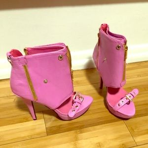 Ankle booties stilettos/price drop